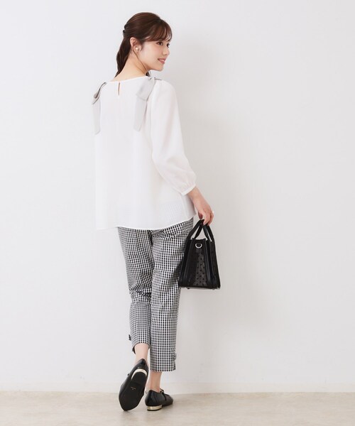 couture brooch(クチュールブローチ)の「【フェミニン・通勤】肩リボンシフォンブラウス(シャツ/ブラウス・レディース・ブラック/グレー/ホワイト系7・42/38/40)」の16枚目の写真