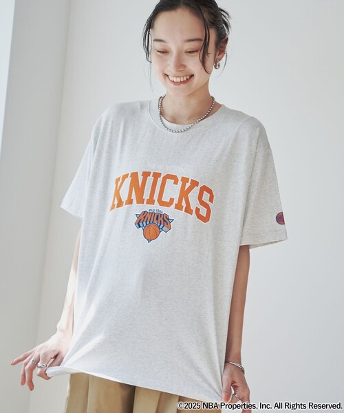 coen（コーエン）の「NBA別注 ロゴプリントTシャツ（Tシャツ/カットソー・レディース・オフホワイト/ライトブルー/ライトグレー/レッド/ダークグレー/イエロー・M/L）」の2枚目の写真