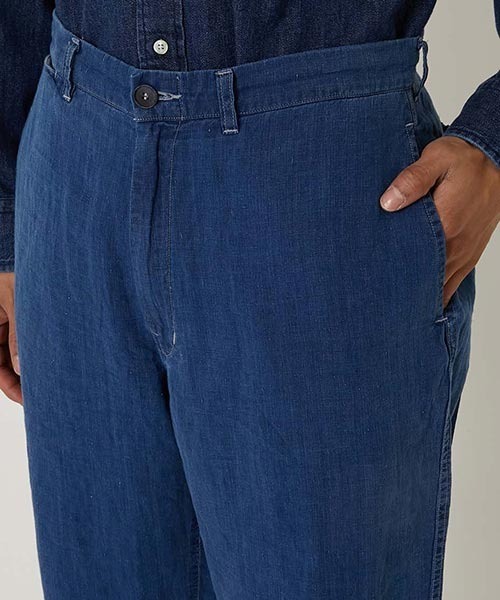 BLUE BLUE（ブルーブルー）の「インディゴ ハイカウントリネンキャンバス ウォーンアウト トラウザーズ（その他パンツ・メンズ・インディゴブルー・SMALL/MEDIUM/LARGE/X-LARGE）」の7枚目の写真