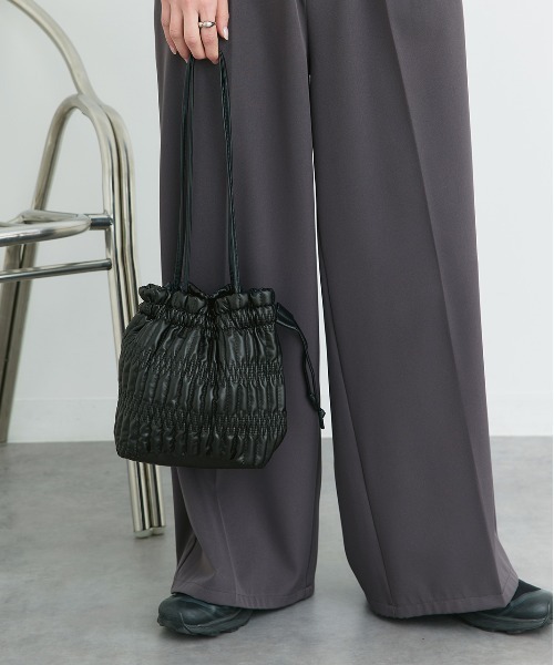 ad thie(アドティエ)の「バケット ショルダーバッグ(ショルダーバッグ・レディース・シルバー/ブラック/ベージュ・FREE)」の6枚目の写真