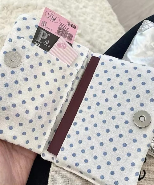 Port（ポート）の「【 Port / ポート 】 メタリック キルティング リボン パスポートケース / マルチケース_（パスポートケース・レディース・ホワイト/シルバー/ピンク・FREE）」の5枚目の写真