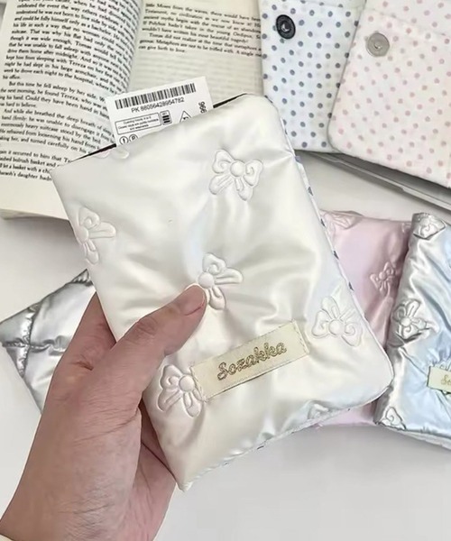 Port（ポート）の「【 Port / ポート 】 メタリック キルティング リボン パスポートケース / マルチケース_（パスポートケース・レディース・ホワイト/シルバー/ピンク・FREE）」の6枚目の写真