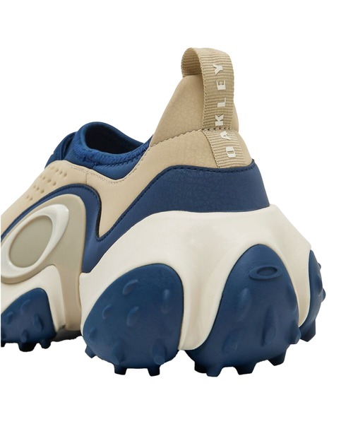 OAKLEY（オークリー）の「OAKLEY オークリー EDGE ICON スニーカー FOF100539（スニーカー・メンズ・ホワイト/グレー/ブラック/ベージュ系その他・28.0cm/26.0cm/27.0cm/25.0cm）」の9枚目の写真