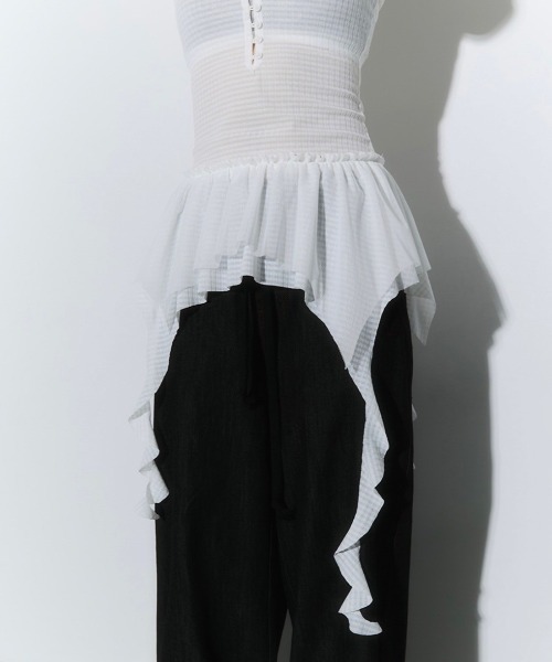CHERRYQUIRI(チェリーキュリー)の「【CHERRYQUIRI】frill layered sleevless / 【チェリーキュリー】フリルレイヤードキャミソール(チュニック・レディース・ホワイト/ブラック・ONE SIZE)」の11枚目の写真