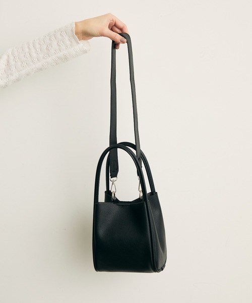 Lunea（ルネア）の「3wayフェイクレザーミニバッグ/ポーチ&２種類のショルダー紐付き（ハンドバッグ・レディース・ピンクベージュ/ブラック/マスタード/ブラウン/ホワイト/ライトブラウン・FREE）」の20枚目の写真