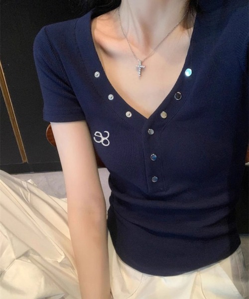 SPIGA（スピーガ）の「ｽﾀｯｽﾞ釦Vﾈｯｸ半袖ﾄｯﾌﾟｽ（Tシャツ/カットソー・レディース・ネイビー・SMALL/MEDIUM/LARGE/X-LARGE）」の5枚目の写真