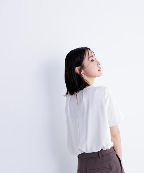 NATURAL BEAUTY BASIC(ナチュラルビューティーベーシック)の「◇シフォンラインTブラウス(シャツ/ブラウス・レディース・ダークブルー/グレイッシュベージュ/オフホワイト・SMALL/MEDIUM)」の9枚目の写真