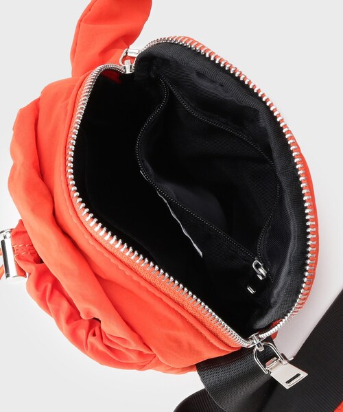 tk.TAKEO KIKUCHI（ティーケータケオキクチ）の「【パフィーシリーズ】mini miniショルダーバッグ（ショルダーバッグ・メンズ・ブラック系/ブラック/ブルー系その他2/オレンジ系その他2/ネイビー系1/グレー系その他2・00）」の9枚目の写真