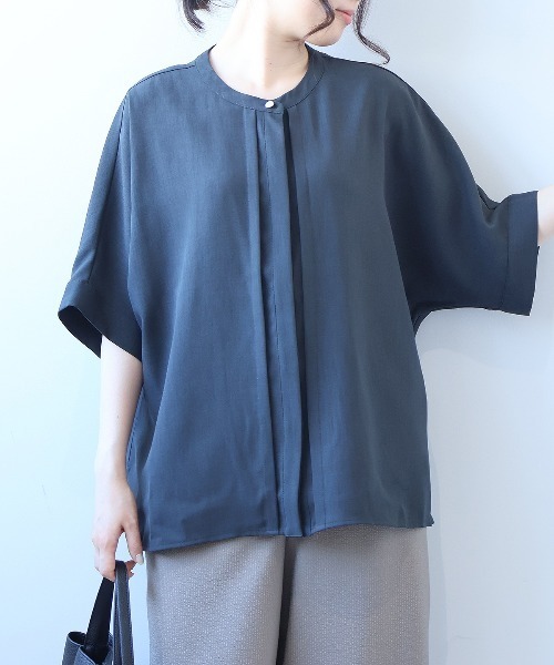 fleur by mint breeze(フルールバイミントブリーズ)の「【L~5L 大きいサイズ】【接触冷感】リネンライクスラブドルマンスリーブブラウス シャツ 半袖 春夏(シャツ/ブラウス・レディース・チャコールグレー/オレンジ/ライトグレー・LL/3L/4L/5L/L)」の6枚目の写真