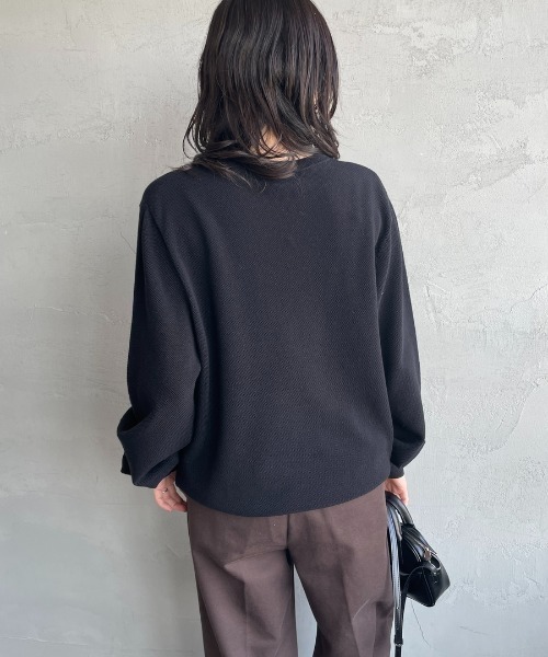 FRED PERRY（フレッドペリー）の「【WEB限定】[FRED PERRY/フレッドペリー] ワンポイントロゴ刺繍 クルーネックコットンニット（ニット/セーター・レディース・ブラック/キャメル・L/M/S）」の9枚目の写真