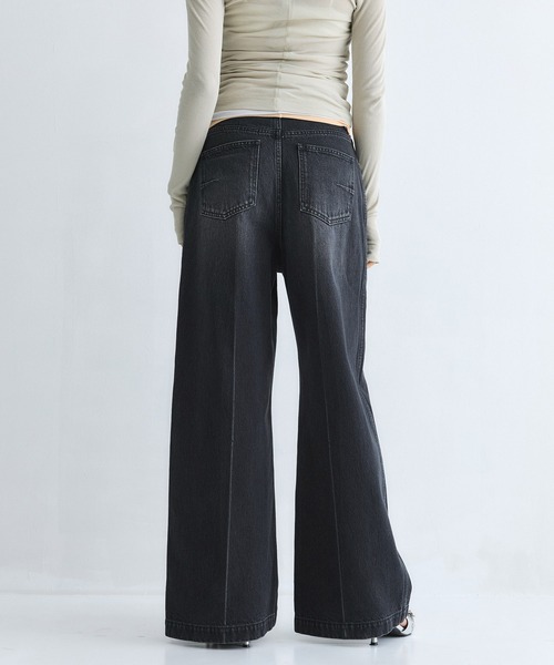 UNITED TOKYO（ユナイテッドトウキョウ）の「センタークリースハイウエストデニム｜ウォッシャブル/美脚見え/春服（デニムパンツ・レディース・ブルー/ブラック・1/2）」の17枚目の写真