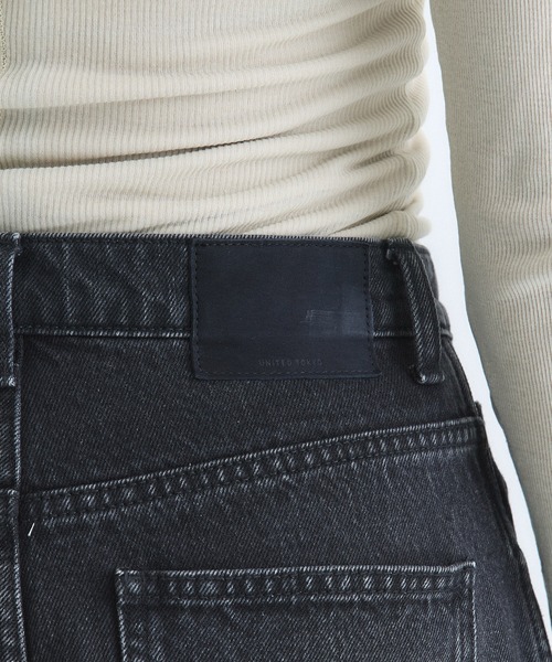 UNITED TOKYO（ユナイテッドトウキョウ）の「センタークリースハイウエストデニム｜ウォッシャブル/美脚見え/春服（デニムパンツ・レディース・ブルー/ブラック・1/2）」の19枚目の写真