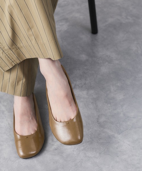 ADAM ET ROPE'(アダムエロペ)の「ラウンドフラットシューズ(パンプス・レディース・ホワイト/ブラウン系その他3/ブラック・23/23.5/24/24.5)」の7枚目の写真