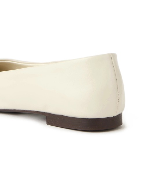 ADAM ET ROPE'(アダムエロペ)の「ラウンドフラットシューズ(パンプス・レディース・ホワイト/ブラウン系その他3/ブラック・23/23.5/24/24.5)」の22枚目の写真