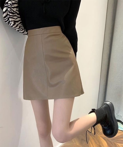 Mayree(メイリー)の「【URGE:】合成皮革 台形 ミニ スカート(スカート・レディース・ブラウン/アイボリー/ブラック・SMALL/MEDIUM/LARGE/X-LARGE)」の10枚目の写真