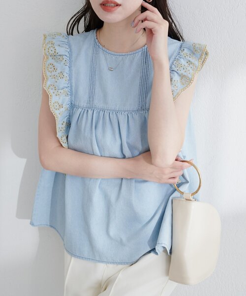 natural couture(ナチュラルクチュール)の「【WEB限定】デニム刺繍フリルブラウス(シャツ/ブラウス・レディース・ブルー/インディゴブルー/オフホワイト・FREE)」の15枚目の写真
