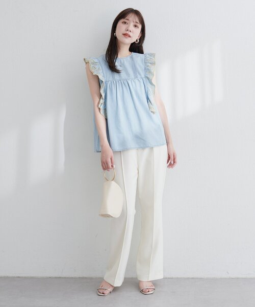 natural couture(ナチュラルクチュール)の「【WEB限定】デニム刺繍フリルブラウス(シャツ/ブラウス・レディース・ブルー/インディゴブルー/オフホワイト・FREE)」の17枚目の写真