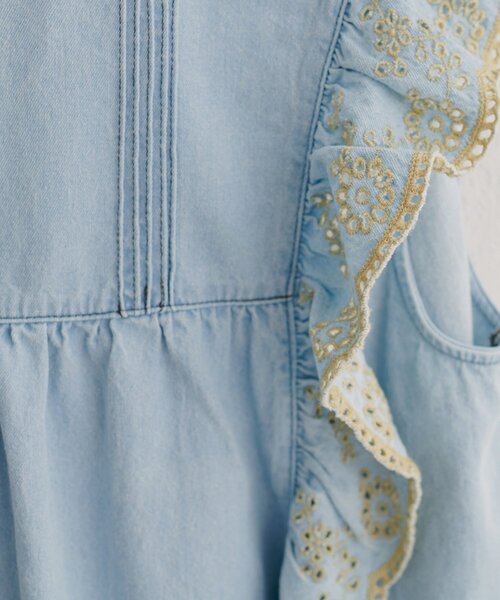 natural couture(ナチュラルクチュール)の「【WEB限定】デニム刺繍フリルブラウス(シャツ/ブラウス・レディース・ブルー/インディゴブルー/オフホワイト・FREE)」の18枚目の写真