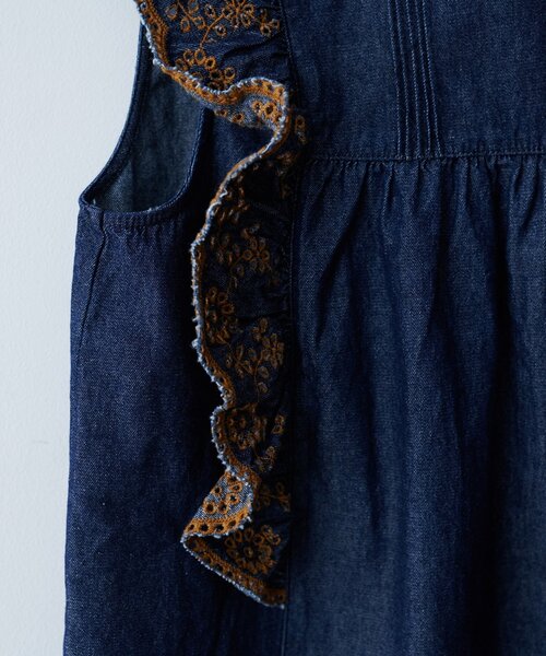 natural couture(ナチュラルクチュール)の「【WEB限定】デニム刺繍フリルブラウス(シャツ/ブラウス・レディース・ブルー/インディゴブルー/オフホワイト・FREE)」の13枚目の写真