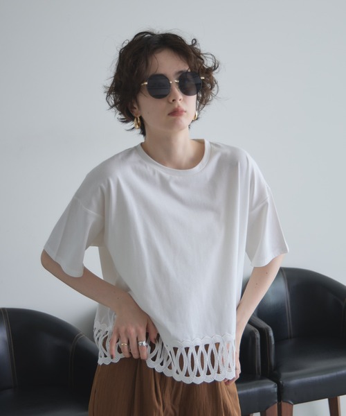 &. NOSTALGIA(アンドドットノスタルジア)の「【ZOZO限定】レースヘムルーズTシャツ(Tシャツ/カットソー・レディース・ブラック/ホワイト・FREE)」の2枚目の写真