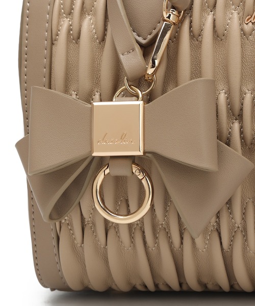 dazzlin（ダズリン）の「【dazzlin/ダズリン】リボンチャーム付 ギャザーシャーリングボストンバッグ（ボストンバッグ・レディース・アイボリー/ベージュ/ブラック・FREE）」の17枚目の写真