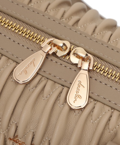 dazzlin（ダズリン）の「【dazzlin/ダズリン】リボンチャーム付 ギャザーシャーリングボストンバッグ（ボストンバッグ・レディース・アイボリー/ベージュ/ブラック・FREE）」の18枚目の写真