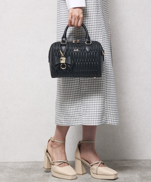 dazzlin（ダズリン）の「【dazzlin/ダズリン】リボンチャーム付 ギャザーシャーリングボストンバッグ（ボストンバッグ・レディース・アイボリー/ベージュ/ブラック・FREE）」の8枚目の写真