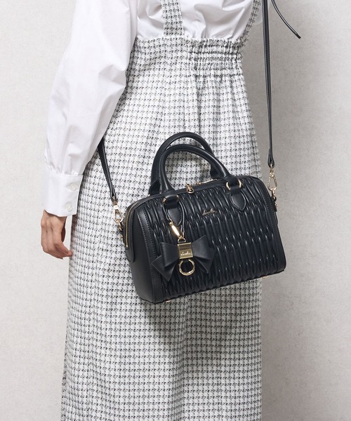 dazzlin（ダズリン）の「【dazzlin/ダズリン】リボンチャーム付 ギャザーシャーリングボストンバッグ（ボストンバッグ・レディース・アイボリー/ベージュ/ブラック・FREE）」の7枚目の写真