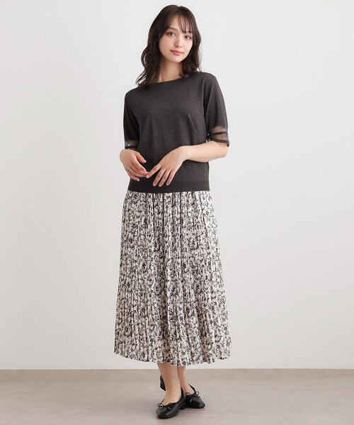 LAURA ASHLEY(ローラアシュレイ)の「【ウエストゴム/同柄アイテムあり】アイロンワーク スクロール柄 スカート(スカート・レディース・アイボリー系/ネイビー系・38/40)」の4枚目の写真