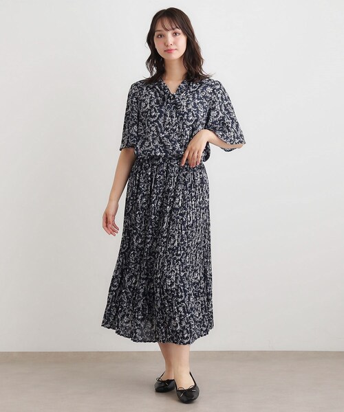 LAURA ASHLEY(ローラアシュレイ)の「【ウエストゴム/同柄アイテムあり】アイロンワーク スクロール柄 スカート(スカート・レディース・アイボリー系/ネイビー系・38/40)」の8枚目の写真