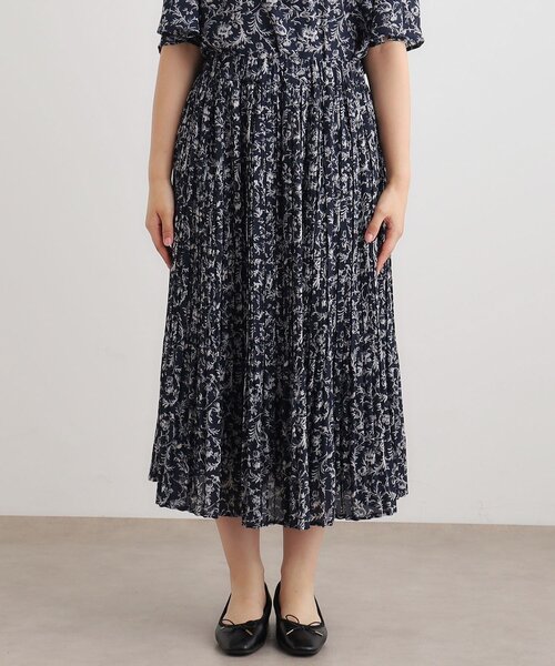 LAURA ASHLEY(ローラアシュレイ)の「【ウエストゴム/同柄アイテムあり】アイロンワーク スクロール柄 スカート(スカート・レディース・アイボリー系/ネイビー系・38/40)」の11枚目の写真