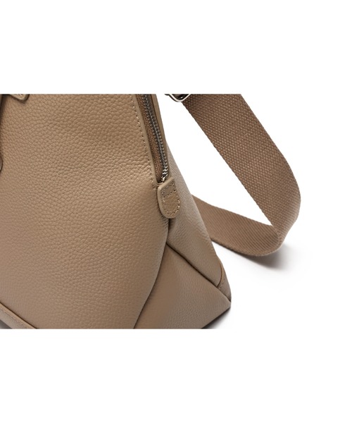 Ungrid(アングリッド)の「【Ungrid/アングリッド】牛革 ボストンバッグ/500mlペットボトル収納可(ビジネスバッグ・レディース・ベージュ系その他/キャメル/アイボリー/ブラック/グレイッシュベージュ・FREE)」の7枚目の写真