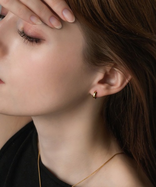 muku(ムク)の「PIERCE/MINI HOOP(ピアス(両耳用)・レディース・シルバー/ゴールド・FREE)」の3枚目の写真