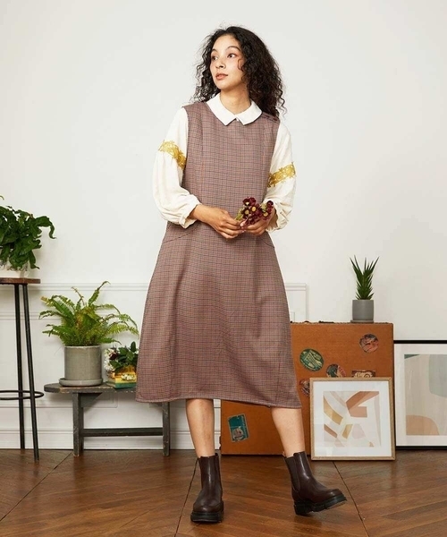 Jocomomola(ホコモモラ)の「T/Rドビー ジャンパースカート(ワンピース・レディース・ベージュ/ブラウン・40/42)」の13枚目の写真