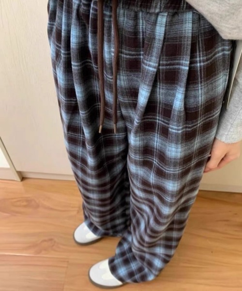 VIBGYOR（ヴィブジョー）の「チェック柄ワイドパンツ/起毛素材 ゆるストリートボトム(CZ)（その他パンツ・レディース・ブラウン/ブルー・MEDIUM/LARGE）」の8枚目の写真