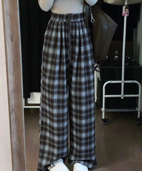 VIBGYOR（ヴィブジョー）の「チェック柄ワイドパンツ/起毛素材 ゆるストリートボトム(CZ)（その他パンツ・レディース・ブラウン/ブルー・MEDIUM/LARGE）」の12枚目の写真