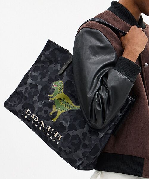 COACH（コーチ）の「フィールド トート 40・シグネチャー