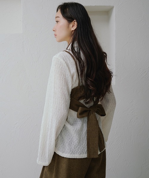 apres jour clair（アプレジュールクレア）の「【apres jour clair】シャーリングデザインシャツ（シャツ/ブラウス・レディース・アイボリー/ブラック・X-LARGE/フリー）」の4枚目の写真