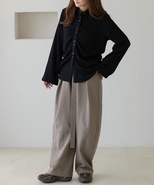 apres jour clair（アプレジュールクレア）の「【apres jour clair】シャーリングデザインシャツ（シャツ/ブラウス・レディース・アイボリー/ブラック・X-LARGE/フリー）」の6枚目の写真