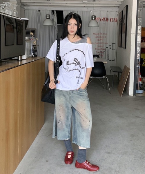 FUNdaysion(ファンデイション)の「ロザリオプリントオフショルTシャツ(Tシャツ/カットソー・レディース・ブラック/ホワイト・M)」の3枚目の写真