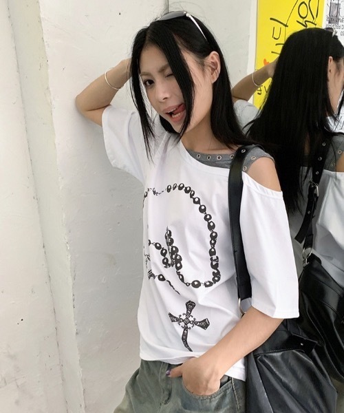 FUNdaysion(ファンデイション)の「ロザリオプリントオフショルTシャツ(Tシャツ/カットソー・レディース・ブラック/ホワイト・M)」の7枚目の写真