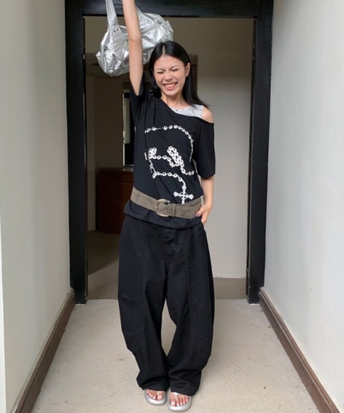 FUNdaysion(ファンデイション)の「ロザリオプリントオフショルTシャツ(Tシャツ/カットソー・レディース・ブラック/ホワイト・M)」の8枚目の写真