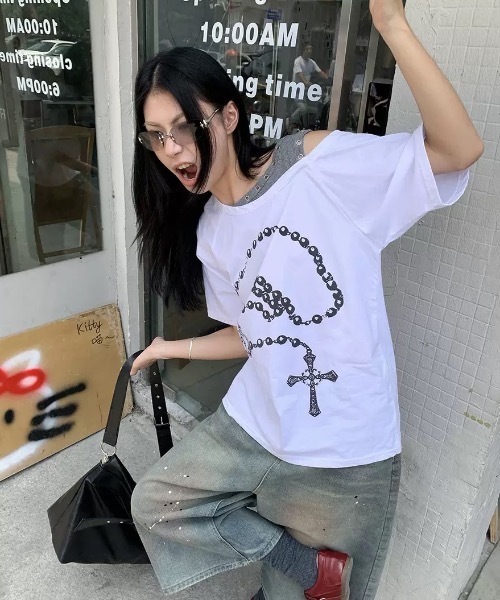 FUNdaysion(ファンデイション)の「ロザリオプリントオフショルTシャツ(Tシャツ/カットソー・レディース・ブラック/ホワイト・M)」の19枚目の写真