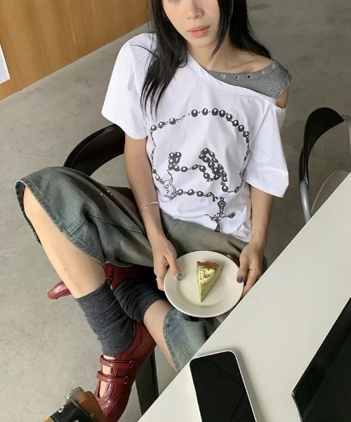 FUNdaysion(ファンデイション)の「ロザリオプリントオフショルTシャツ(Tシャツ/カットソー・レディース・ブラック/ホワイト・M)」の20枚目の写真