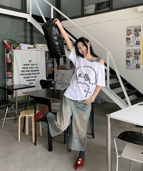 FUNdaysion(ファンデイション)の「ロザリオプリントオフショルTシャツ(Tシャツ/カットソー・レディース・ブラック/ホワイト・M)」の21枚目の写真