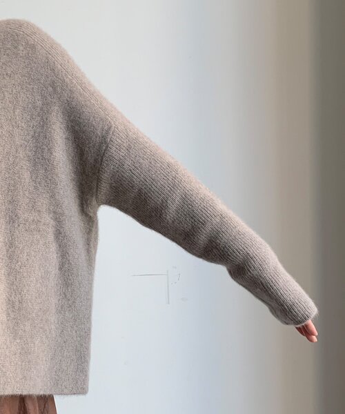 DouDou（ドゥドゥ）の「ファーウールポンチョプルオーバー（ニット/セーター・レディース・チャコールグレー/モカ/ミント・FREE）」の8枚目の写真