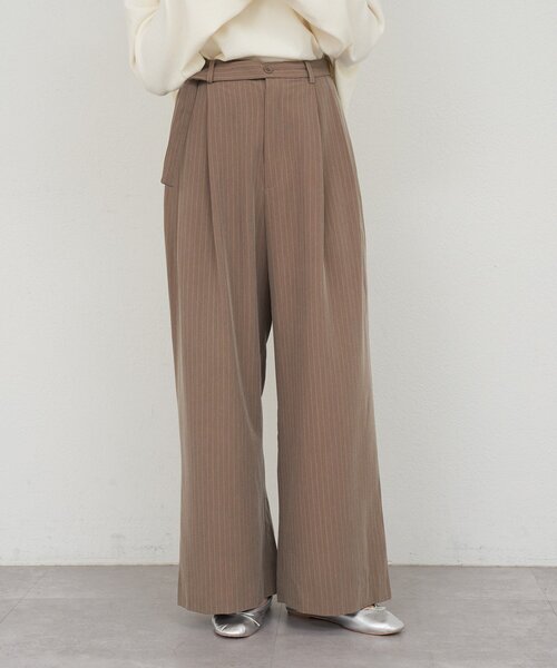 SHENERY（シーナリー）の「ダブルタックストライプワイドパンツ（その他パンツ・レディース・ベージュ/グレー・36/38）」の2枚目の写真