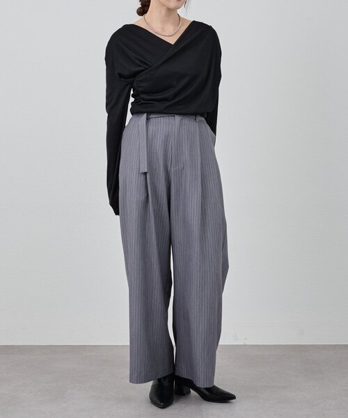 SHENERY（シーナリー）の「ダブルタックストライプワイドパンツ（その他パンツ・レディース・ベージュ/グレー・36/38）」の3枚目の写真