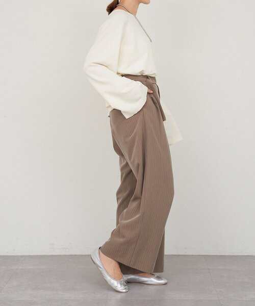 SHENERY（シーナリー）の「ダブルタックストライプワイドパンツ（その他パンツ・レディース・ベージュ/グレー・36/38）」の17枚目の写真