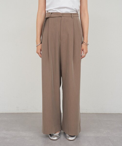 SHENERY（シーナリー）の「ダブルタックストライプワイドパンツ（その他パンツ・レディース・ベージュ/グレー・36/38）」の11枚目の写真